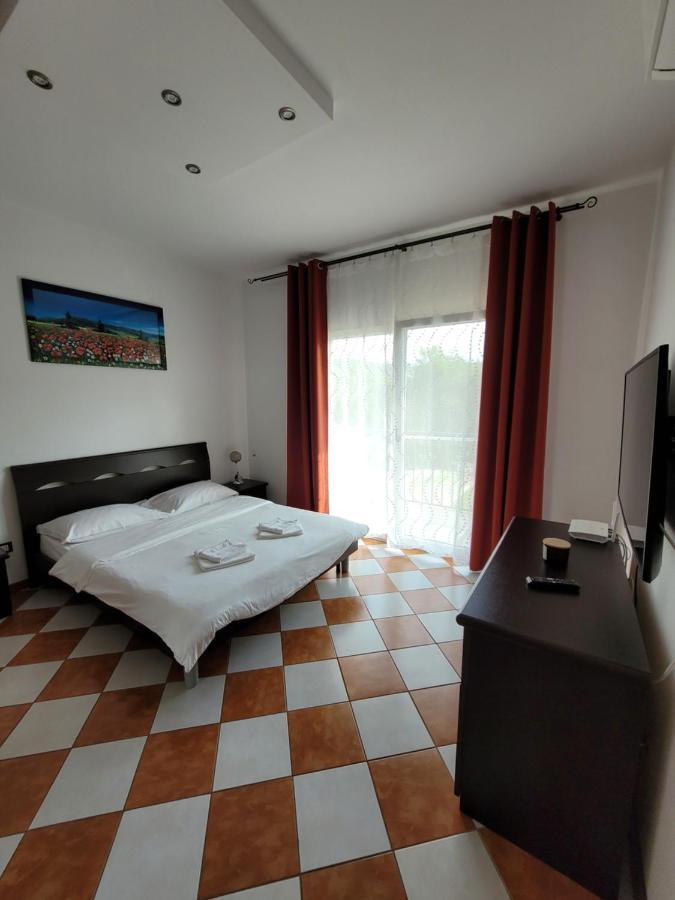 Casa Patryk Hotell Orşova Eksteriør bilde