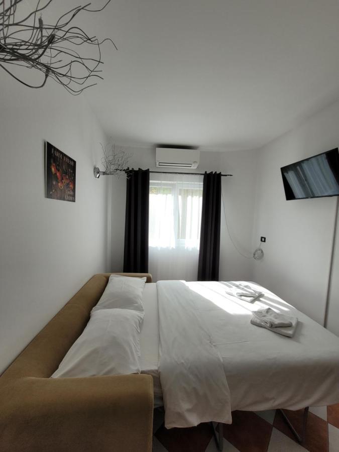 Casa Patryk Hotell Orşova Eksteriør bilde