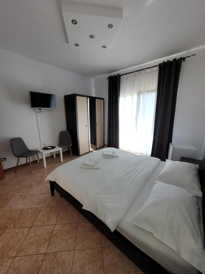 Casa Patryk Hotell Orşova Eksteriør bilde